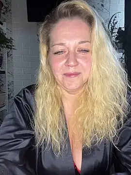 JenniferCarmen online show from April 10, 10:22 am