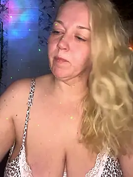 JenniferCarmen online show from January 9, 1:07 pm