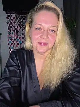 JenniferCarmen online show from February 16, 9:02 pm