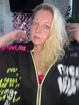 JenniferCarmen online show from February 28, 10:15 am