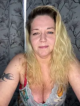 JenniferCarmen online show from April 19, 7:09 am