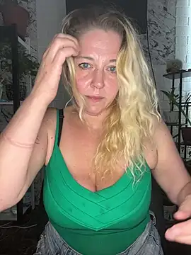 Snapshot of JenniferCarmen chatting on July 17, 3:26 am JenniferCarmen online show from July 17, 3:26 am