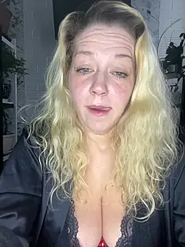 JenniferCarmen online show from April 4, 12:17 am