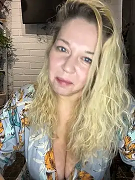 JenniferCarmen online show from March 17, 1:30 am