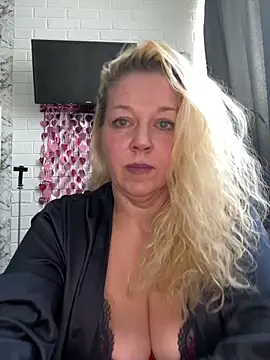 JenniferCarmen online show from February 24, 8:04 am