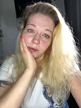 JenniferCarmen online show from May 8, 2:15 am