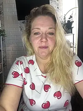 JenniferCarmen online show from April 29, 2:16 am