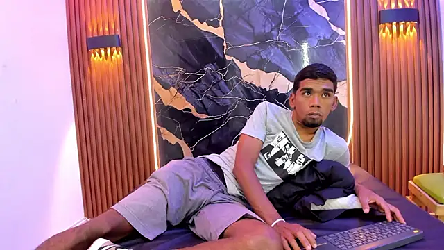 Snapshot of Jhon_Hot21Sexx chatting on December 14, 1:49 pm Jhon Hot21Sexx online show from December 14, 1:49 pm