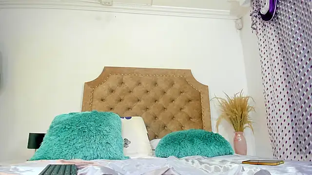  foxy 00 online show from March 13, 5:07 pm