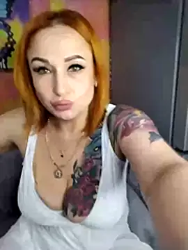 Snapshot of Very_sly_fox chatting on April 22, 4:36 pm Very sly fox online show from April 22, 4:36 pm