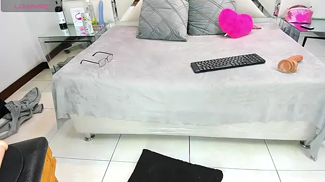 IssysLeBlanc online show from March 1, 7:08 am