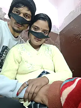 Snapshot of couplegk71 chatting on February 3, 7:46 am couplegk71 online show from February 3, 7:46 am