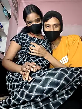 Snapshot of couplegk71 chatting on February 13, 8:53 pm couplegk71 online show from February 13, 8:53 pm