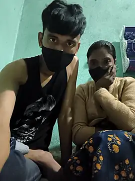 Snapshot of couplegk71 chatting on January 17, 3:48 pm couplegk71 online show from January 17, 3:48 pm