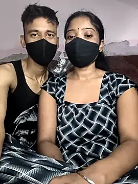 Snapshot of couplegk71 chatting on February 14, 4:18 pm couplegk71 online show from February 14, 4:18 pm