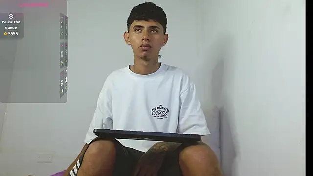 Snapshot of Jacob_twink_Ec chatting on December 17, 11:54 pm Jacob twink Ec online show from December 17, 11:54 pm