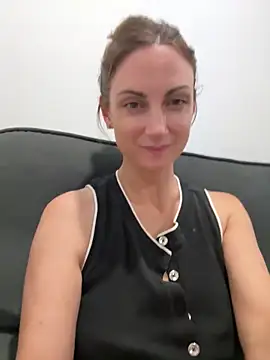 lexi242 online show from December 19, 9:00 am