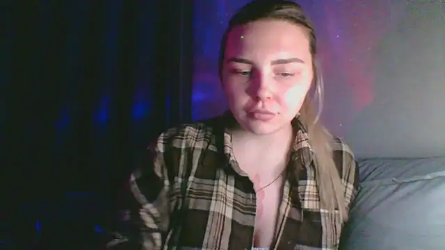 Snapshot of kit_katiki1 chatting on February 10, 10:31 pm kit katiki1 online show from February 10, 10:31 pm