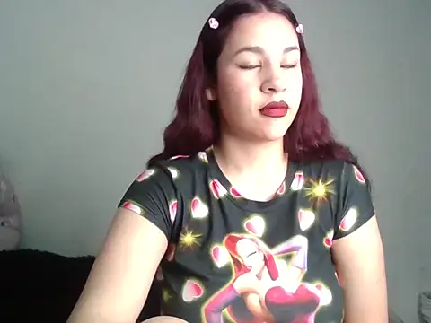 Mia 352 online show from April 12, 8:45 pm