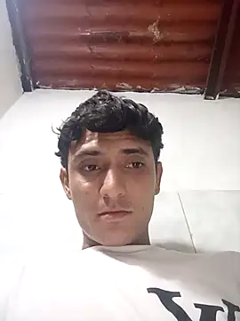 Snapshot of maikel23grande chatting on December 14, 4:29 am maikel23grande online show from December 14, 4:29 am