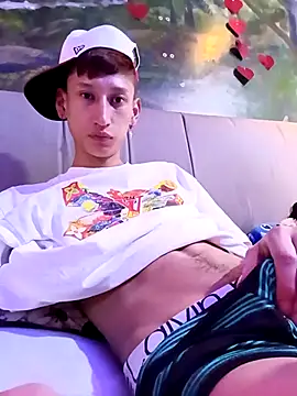 Snapshot of Disey888 chatting on February 22, 6:05 am Disey888 online show from February 22, 6:05 am