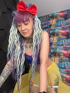 Snapshot of Tattoo__Moon chatting on May 14, 12:18 am Tattoo Moon online show from May 14, 12:18 am