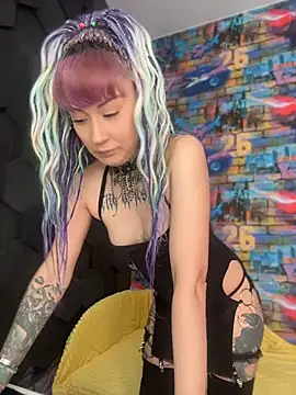 Snapshot of Tattoo__Moon chatting on May 20, 11:35 pm Tattoo Moon online show from May 20, 11:35 pm