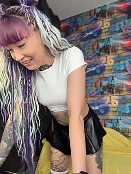 Snapshot of Tattoo__Moon chatting on May 28, 1:24 am Tattoo Moon online show from May 28, 1:24 am