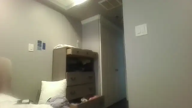 Snapshot of BeefyNcloudy chatting on December 15, 4:13 pm BeefyNcloudy online show from December 15, 4:13 pm