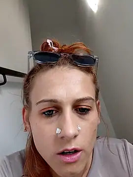 Snapshot of Bellaa25 chatting on June 1, 3:00 pm Bellaa25 online show from June 1, 3:00 pm