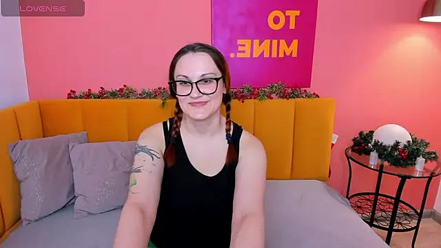 LisaAmoree online show from December 19, 1:31 am