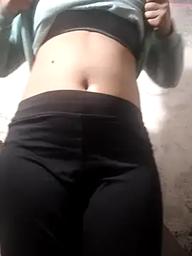 Snapshot of SubmissiveKaur chatting on December 15, 10:10 am SubmissiveKaur online show from December 15, 10:10 am