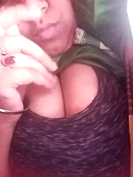 Snapshot of pihuu1313 chatting on May 14, 7:11 pm pihuu1313 online show from May 14, 7:11 pm