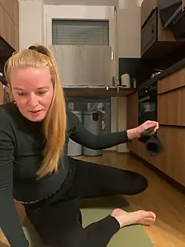 Annas G online show from January 8, 7:42 pm