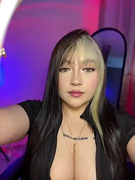 Snapshot of Daniela_ruizz chatting on April 24, 10:01 pm Daniela ruizz online show from April 24, 10:01 pm