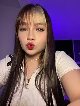 Snapshot of Daniela_ruizz chatting on May 11, 12:34 am Daniela ruizz online show from May 11, 12:34 am