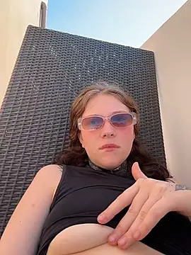 Snapshot of FionaMurr chatting on December 22, 2:22 am FionaMurr online show from December 22, 2:22 am