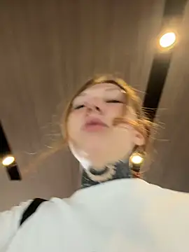 Snapshot of FionaMurr chatting on February 19, 4:20 am FionaMurr online show from February 19, 4:20 am