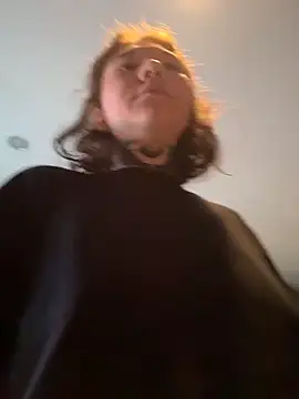 Snapshot of FionaMurr chatting on December 17, 2:05 am FionaMurr online show from December 17, 2:05 am