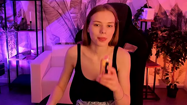 Snapshot of BellaHaadiid chatting on December 15, 6:19 am BellaHaadiid online show from December 15, 6:19 am