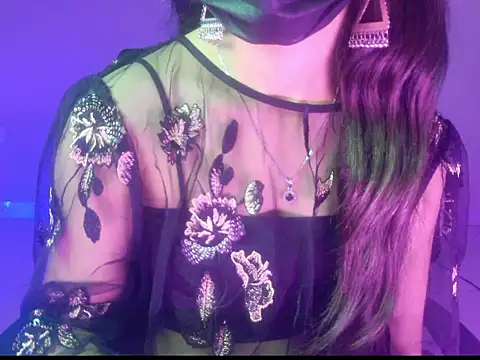 Snapshot of Isha_Lush chatting on December 19, 5:32 am Isha Lush online show from December 19, 5:32 am