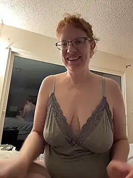 Snapshot of Lenaravenswood chatting on December 14, 5:24 am Lenaravenswood online show from December 14, 5:24 am