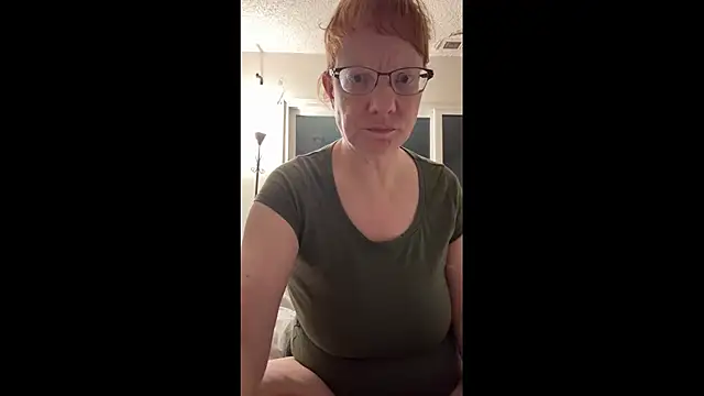 Snapshot of Lenaravenswood chatting on December 15, 7:14 am Lenaravenswood online show from December 15, 7:14 am