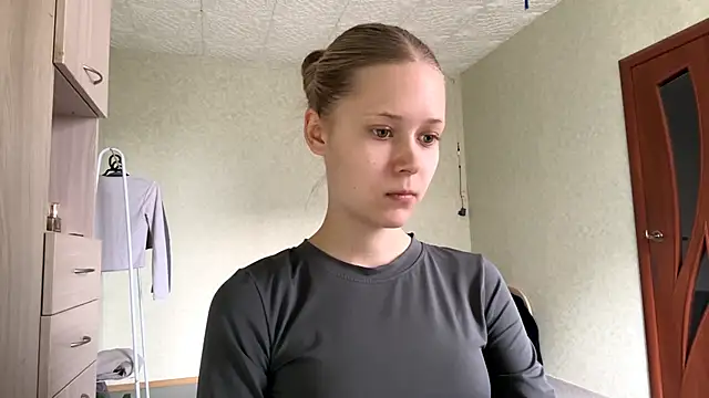 ZaidaSchwarten online show from March 29, 1:02 pm