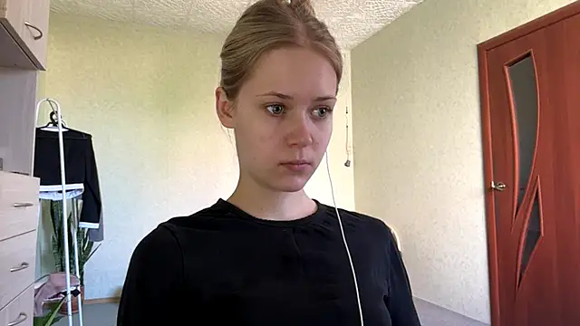 ZaidaSchwarten online show from May 17, 5:18 am