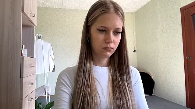 ZaidaSchwarten online show from March 23, 12:05 pm