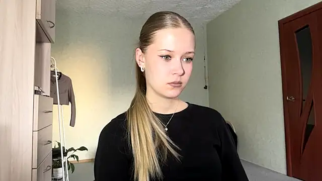 ZaidaSchwarten online show from January 15, 1:25 pm