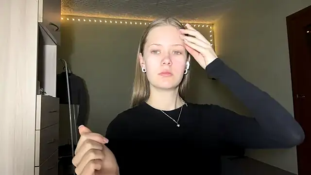 ZaidaSchwarten online show from January 13, 6:06 am