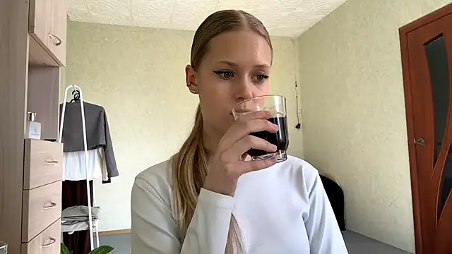 ZaidaSchwarten online show from March 17, 11:57 am