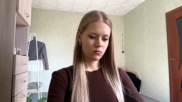 ZaidaSchwarten online show from March 18, 11:35 am